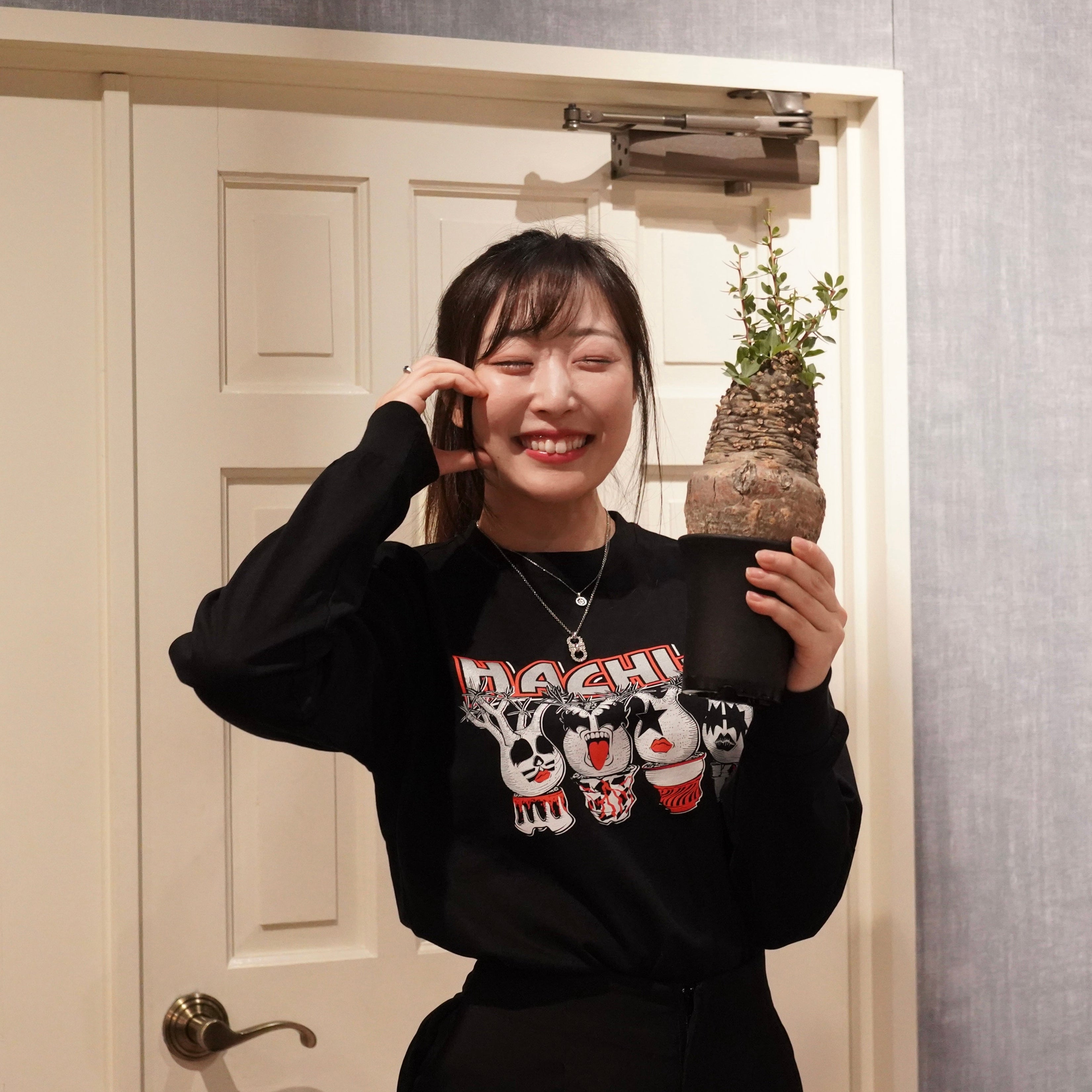 HACHI-8×GreenPrickle」 HACHI-8のロック Tシャツ 長袖 (ブラック