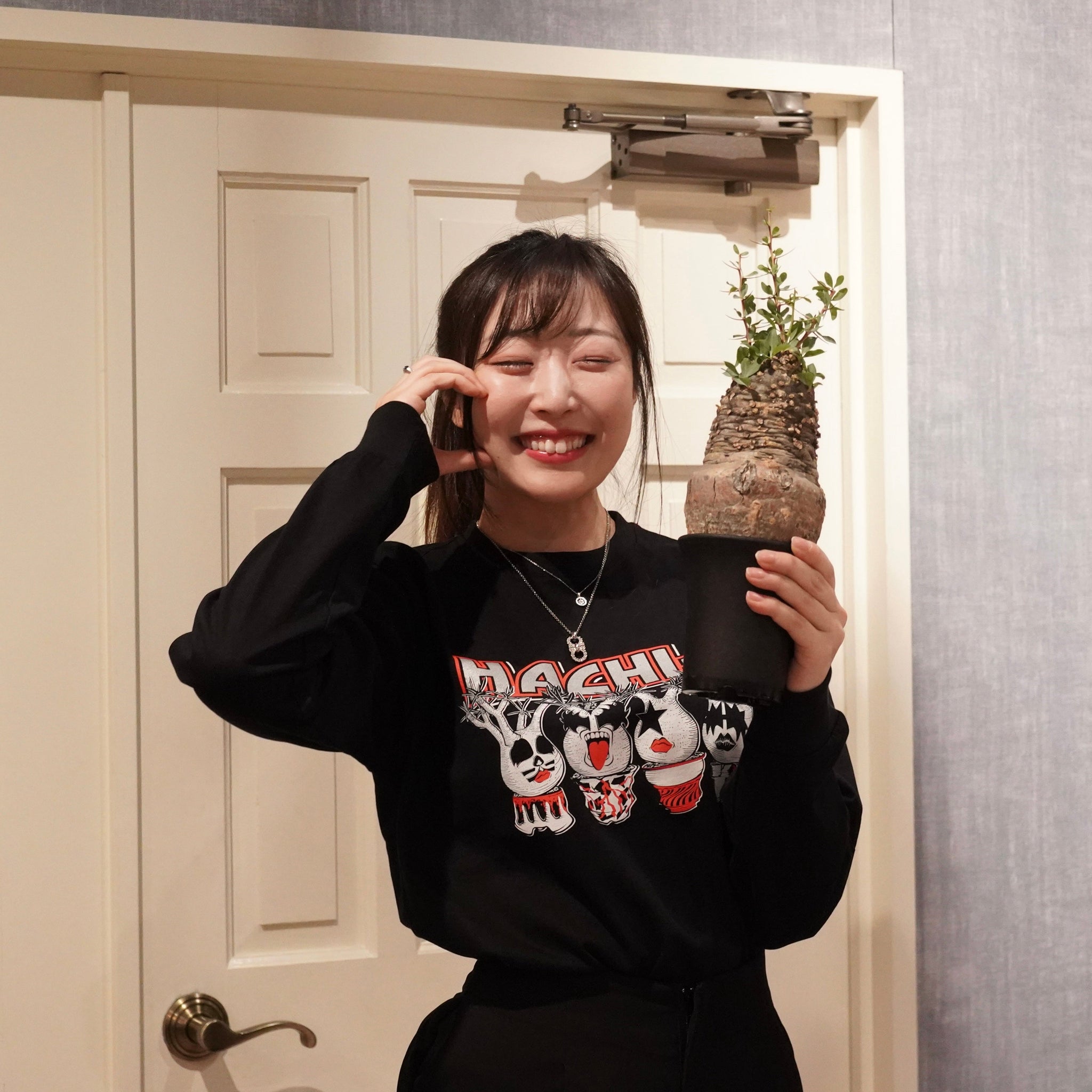 「HACHI-8×GreenPrickle」 HACHI-8のロック Tシャツ  長袖 (ブラック)