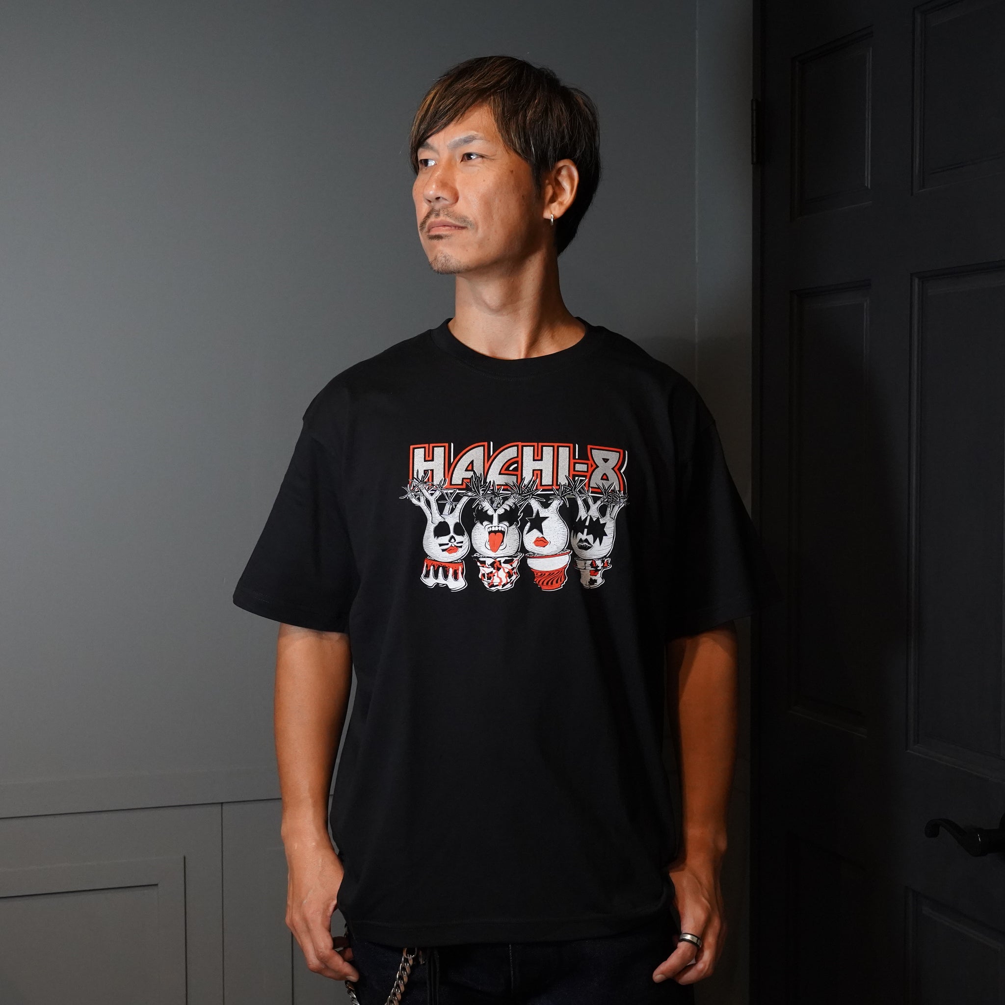 「HACHI-8×GreenPrickle」 HACHI-8のロック Tシャツ  半袖 (ブラック)