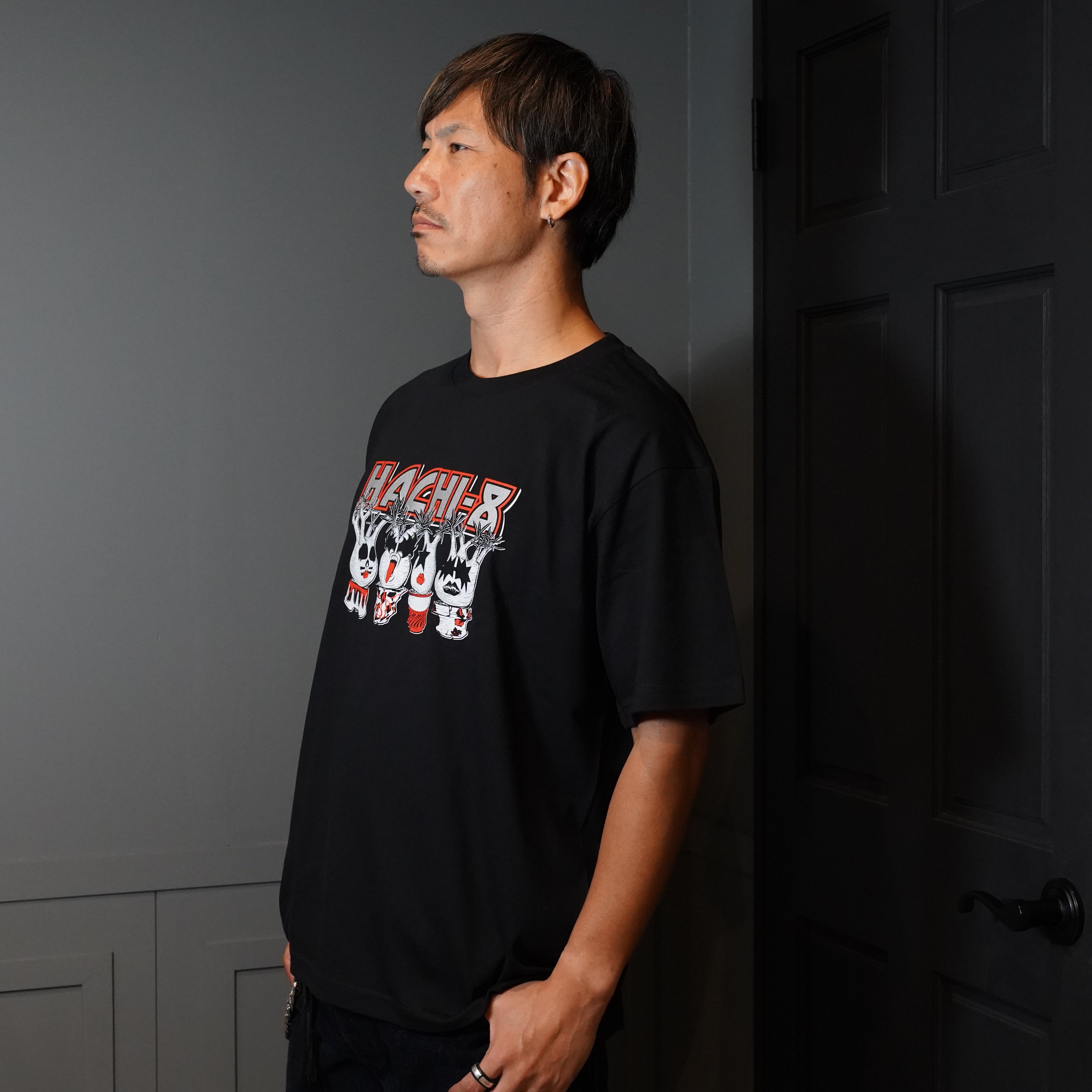 HACHI-8×GreenPrickle」 HACHI-8のロック Tシャツ 半袖 (ブラック