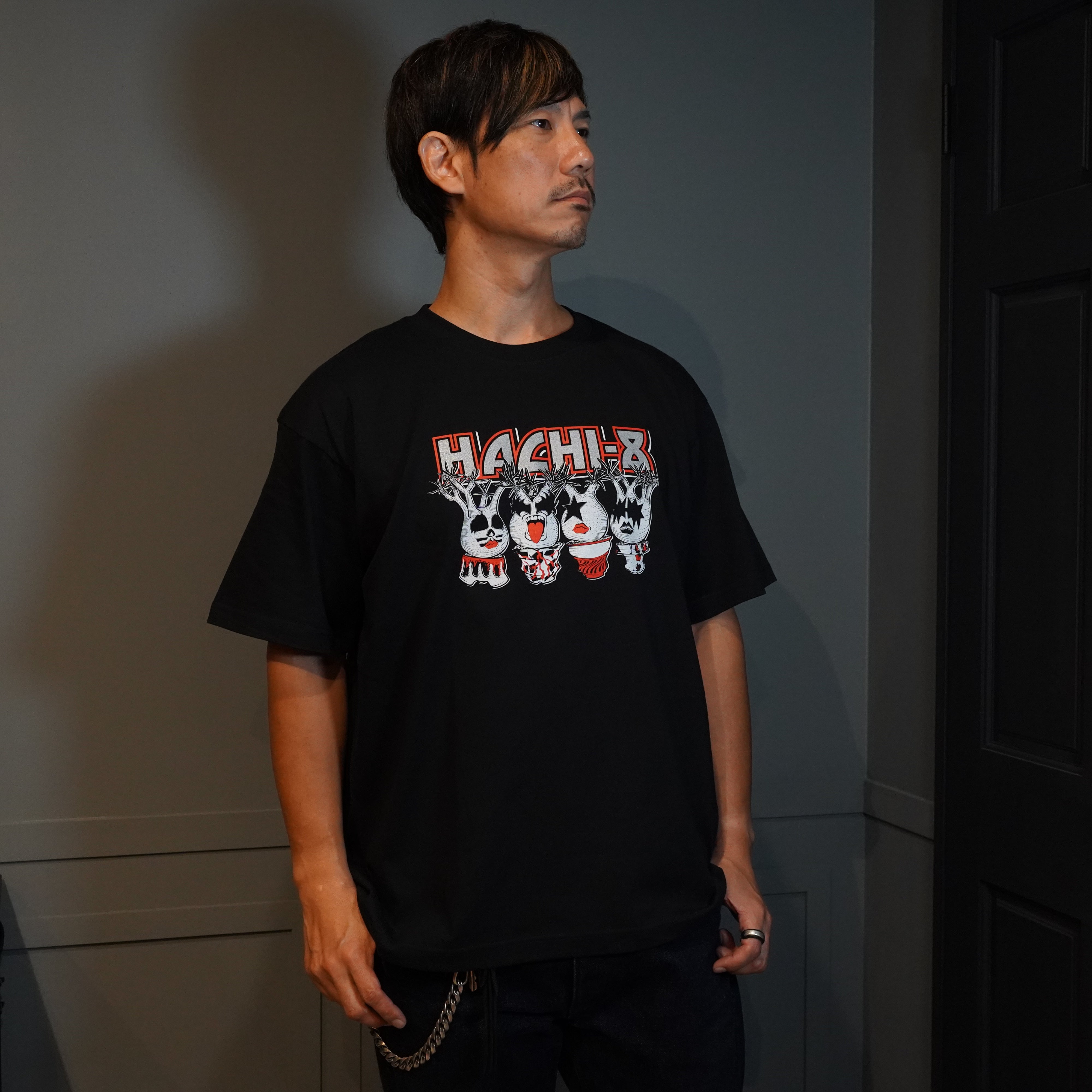 HACHI-8×GreenPrickle」 HACHI-8のロック Tシャツ 半袖 (ブラック